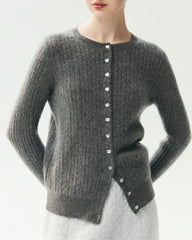 Cardigan aus 100 % Kaschmir mit Zopfmuster und Herzknöpfen