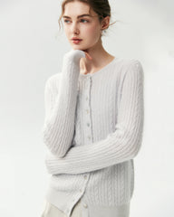 Cardigan aus 100 % Kaschmir mit Zopfmuster und Herzknöpfen
