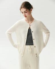 Klassische Strickjacke aus 100 % Kaschmir mit Rundhalsausschnitt