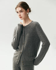 Klassische Strickjacke aus 100 % Kaschmir mit Rundhalsausschnitt