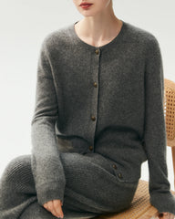 Klassische Strickjacke aus 100 % Kaschmir mit Rundhalsausschnitt