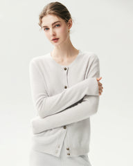 Klassische Strickjacke aus 100 % Kaschmir mit Rundhalsausschnitt