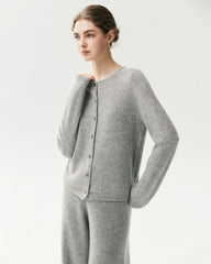 Cardigan aus 100 % Kaschmir mit Rundhalsausschnitt und Knopfleiste