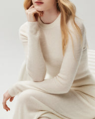 Figurnahes Stricktop aus 100 % Kaschmir mit Rundhalsausschnitt