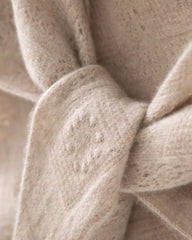 Dreieckstuch aus 100 % Kaschmir mit Pointelle-Strickmuster