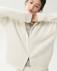 Cardigan aus 100 % Kaschmir mit Rippstrick, Kapuze und Reißverschluss