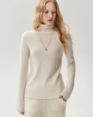 Lockerer Rollkragenpullover aus 100 % Kaschmir mit Rollkanten