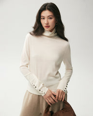 Rollkragenpullover aus 100 % Merinowolle mit Knopfmanschetten