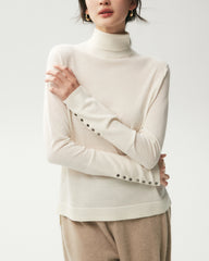Rollkragenpullover aus 100 % Merinowolle mit Knopfmanschetten