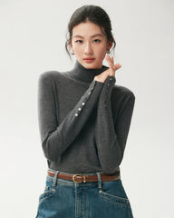 Rollkragenpullover aus 100 % Merinowolle mit Knopfmanschetten
