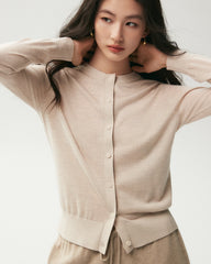 Strickjacke aus 100 % Merinowolle mit Knopfleiste
