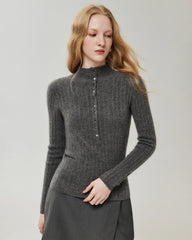 Figurbetontes Stricktop aus 100 % reinem Kaschmir mit Knopfmanschetten