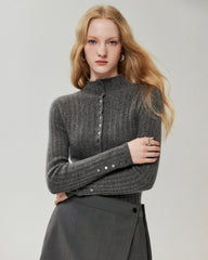 Figurbetontes Stricktop aus 100 % reinem Kaschmir mit Knopfmanschetten