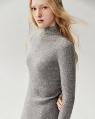 Figurnaher Pullover aus 100 % reinem Kaschmir mit hohem Kragen