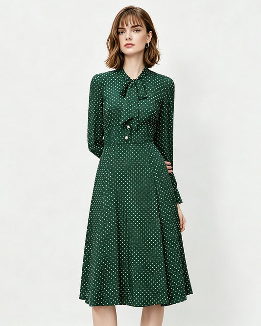 16 Momme Seiden-Midikleid mit Tupfenmuster und Schleifenkragen
