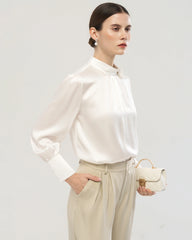 Seidenbluse aus 19 Momme mit handgefertigtem Rosendetail