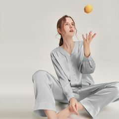 Seiden-V-Ausschnitt-elegante Nachtwäsche