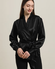 V-Ausschnitt Seidenbluse mit Gürtel