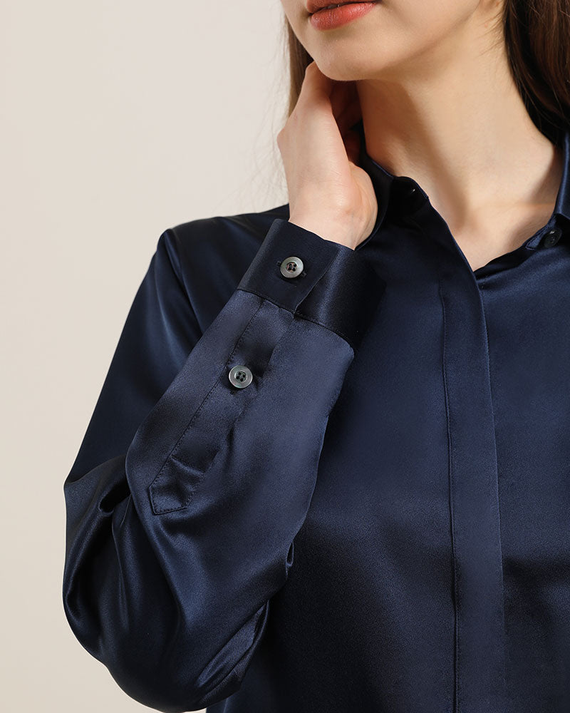 22 Momme Seiden-Bluse mit versteckten Knöpfen Navy