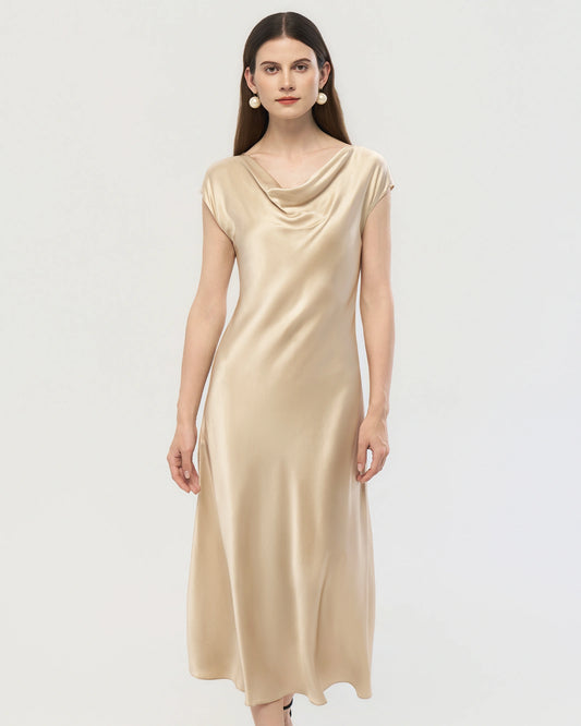 22 Momme Seiden-Midikleid mit Wasserfallausschnitt im Schrägschnitt