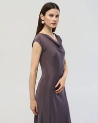 22 Momme Seiden-Midikleid mit Wasserfallausschnitt im Schrägschnitt