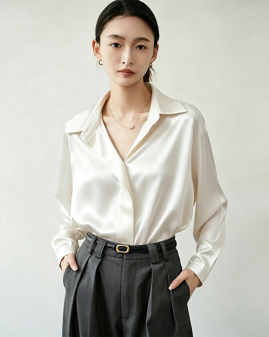 22 Momme Seidenbluse mit verdeckter Leiste und elegantem Design