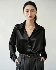 22 Momme Seidenbluse mit verdeckter Leiste und elegantem Design