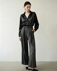 22 Momme Seidenbluse mit verdeckter Leiste und elegantem Design