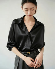 22 Momme Seidenbluse mit verdeckter Leiste und elegantem Design