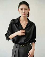 22 Momme Seidenbluse mit verdeckter Leiste und elegantem Design