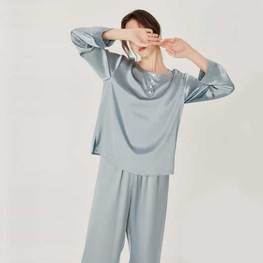 Seidenes Pyjamas-Set mit rundem Kragenoberteil