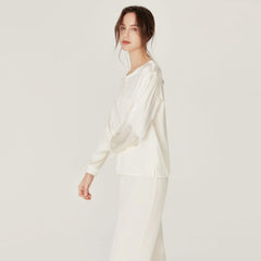 Seidenes Pyjamas-Set mit rundem Kragenoberteil