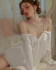 Seiden-Nachtkleid mit Über-Schulter-Ausschnitt und Kristall-Schulterträgern