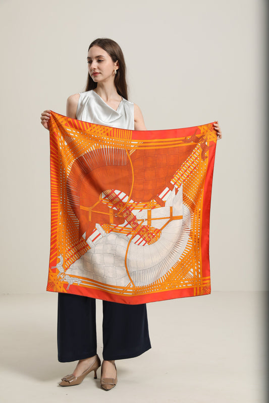 Seidenschal mit orangefarbenem Design