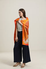 Seidenschal mit orangefarbenem Design