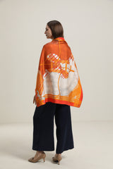 Seidenschal mit orangefarbenem Design