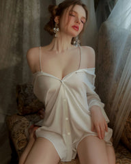 Seiden-Nachtkleid mit Über-Schulter-Ausschnitt und Kristall-Schulterträgern