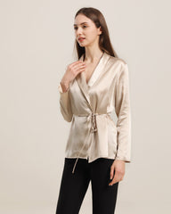 Seidenbluse mit langen Ärmeln und Gürtel