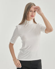 Gestricktes T-Shirt mit kurzen Ärmeln und Rolli-Kragen