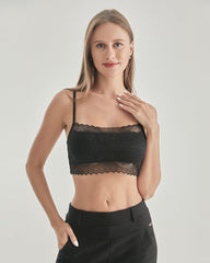 Gestricktes Seiden-Barette mit quadratischem Ausschnitt und Spitzen-Crop-Top