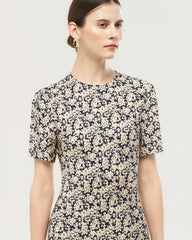 Seiden-Midikleid mit Schleierkraut-Print und kurzen Ärmeln