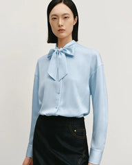 Seidenbluse mit Schleife und langen Ärmeln