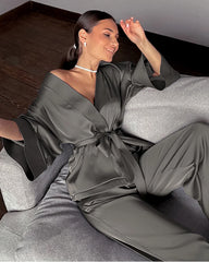 Klassische Seidenrobe und Hosen-Set für Frauen