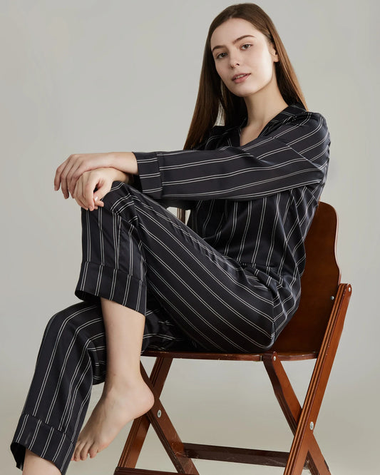 Klassisches gestreiftes Seiden-Pajamaset