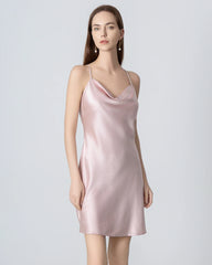 Rückenkreuzendes Seidenkleid mit Kragen in Cowl-Design