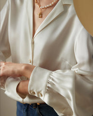Elegante, klassische Seidenbluse mit V-Halsausschnitt