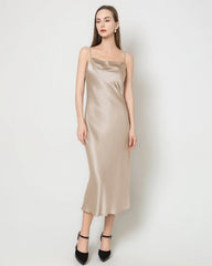 Elegantes Seidenkleid, leichter Cowl-Kragen