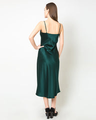 Elegantes Seidenkleid, leichter Cowl-Kragen