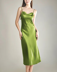 Elegantes Seidenkleid, leichter Cowl-Kragen
