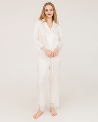 Elegantes Seiden-Pyjamas-Set mit Häkelspitze